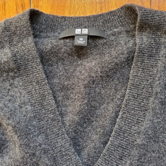 Uniqlo Cashmere Dark Gray V-Neck Sweater (XS) - Picture 3 of 5